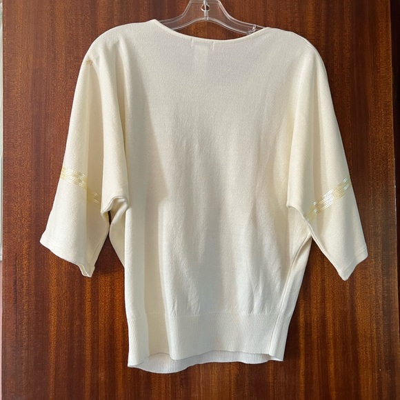 Guess Sweater New with out tags - Picture 5 of 8